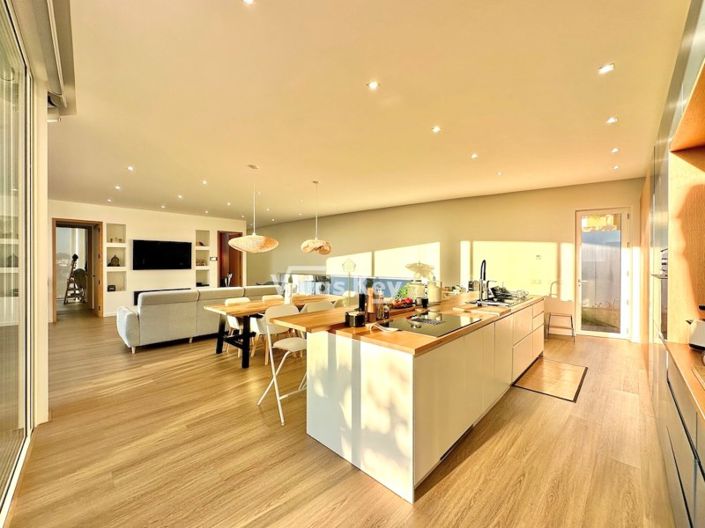 Image No.4-5 Bed House for sale