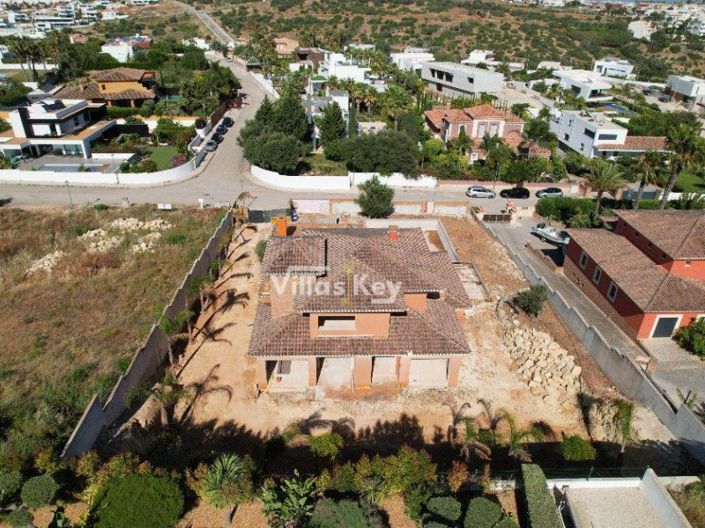 Image No.7-6 Bed House for sale