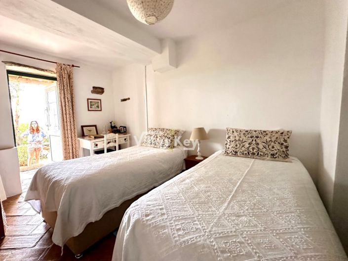 Image No.46-16 Bed Commercial for sale