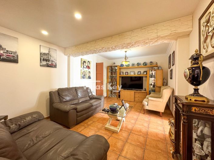 Image No.10-4 Bed House for sale