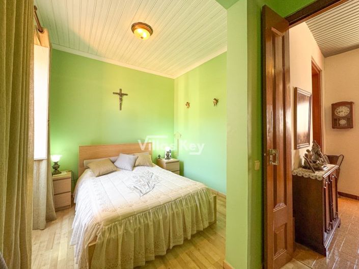 Image No.12-4 Bed House for sale