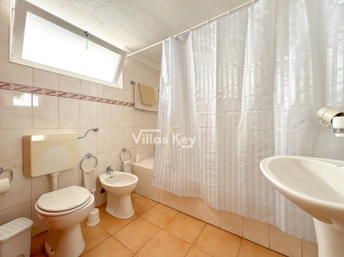 Image No.15-4 Bed House for sale