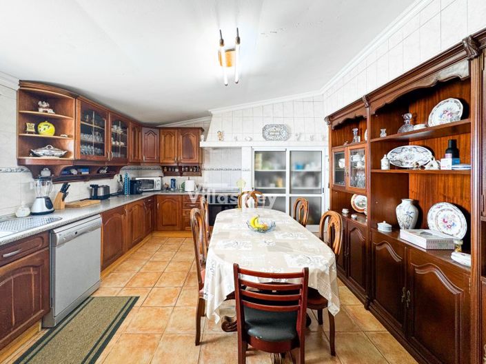 Image No.8-4 Bed House for sale