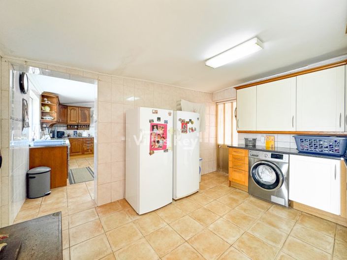 Image No.9-4 Bed House for sale