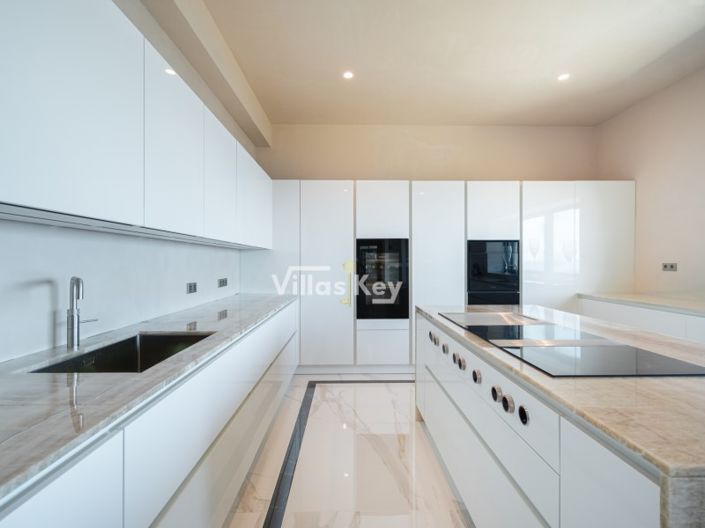 Image No.12-7 Bed House for sale