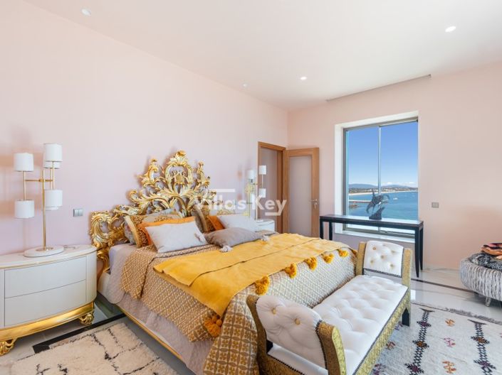 Image No.19-7 Bed House for sale