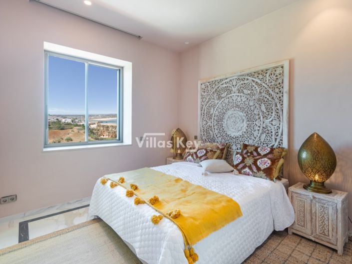 Image No.28-7 Bed House for sale