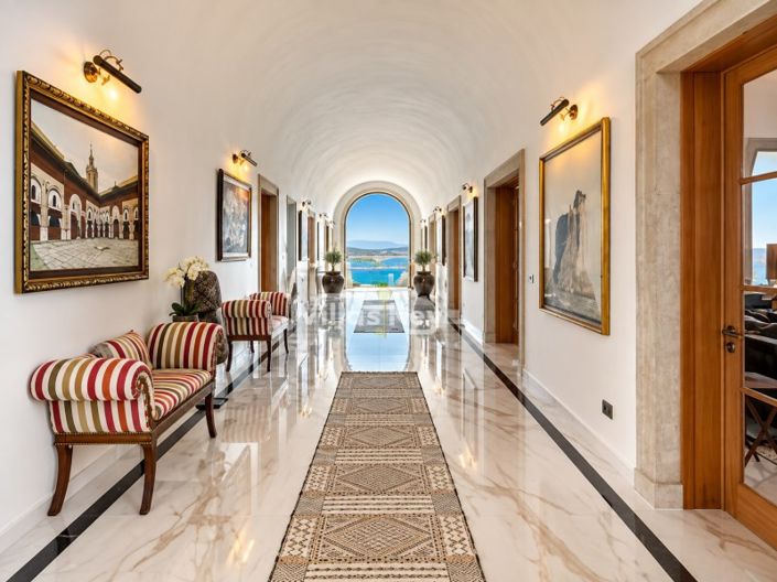 Image No.24-7 Bed House for sale