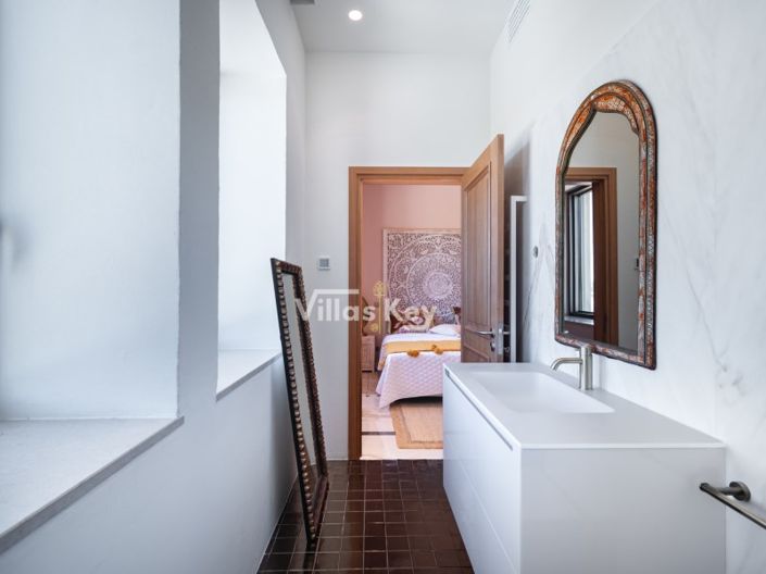 Image No.30-7 Bed House for sale