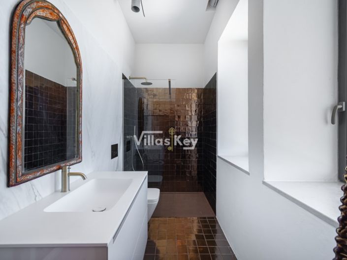 Image No.31-7 Bed House for sale