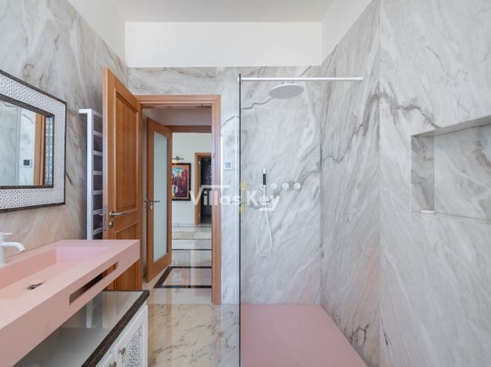 Image No.36-7 Bed House for sale