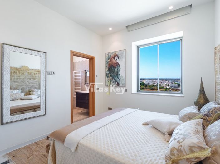 Image No.34-7 Bed House for sale