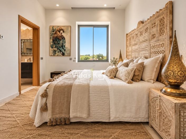 Image No.38-7 Bed House for sale