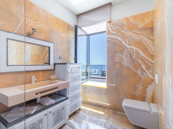 Image No.40-7 Bed House for sale