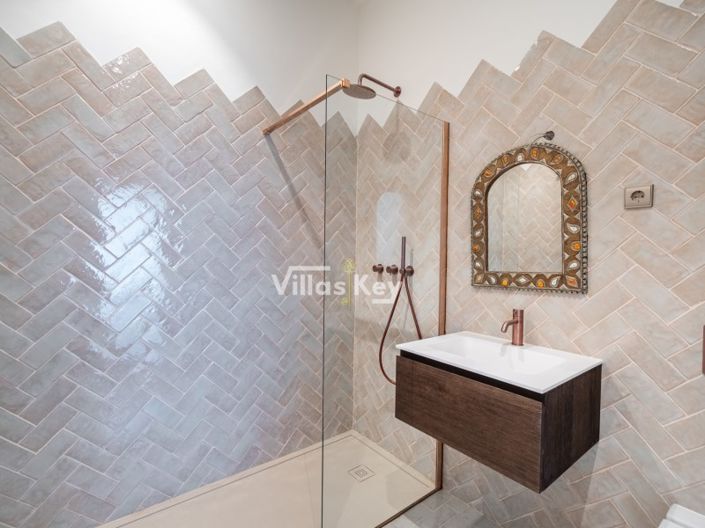 Image No.42-7 Bed House for sale