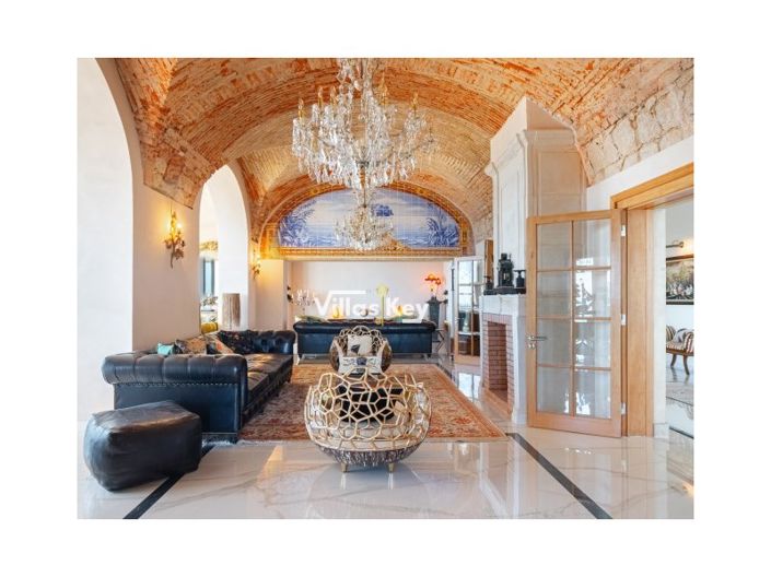 Image No.7-7 Bed House for sale