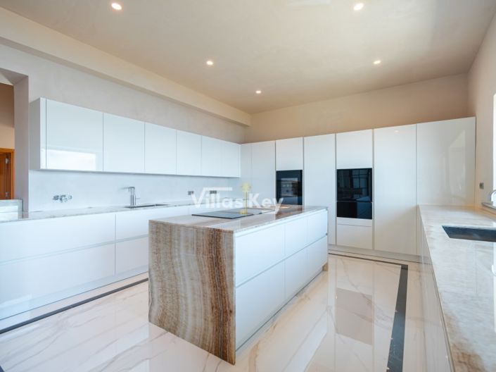 Image No.11-7 Bed House for sale