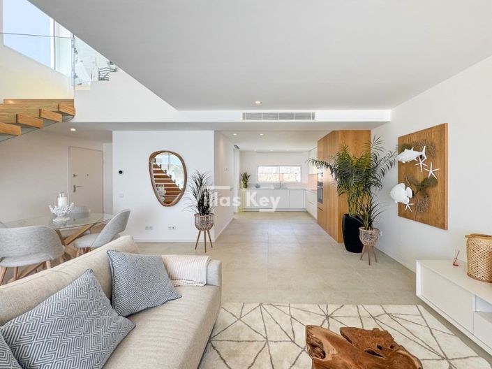 Image No.2-3 Bed House for sale