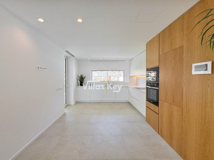 Image No.5-3 Bed House for sale