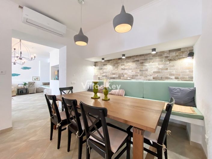 Image No.2-Maison de 7 chambres à vendre à Lagos