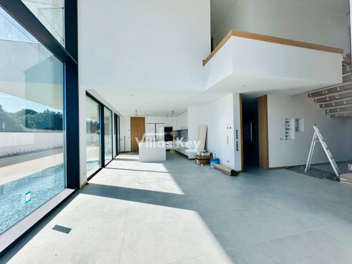 Image No.10-3 Bed House for sale