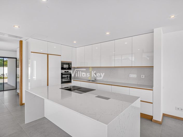 Image No.11-4 Bed House for sale