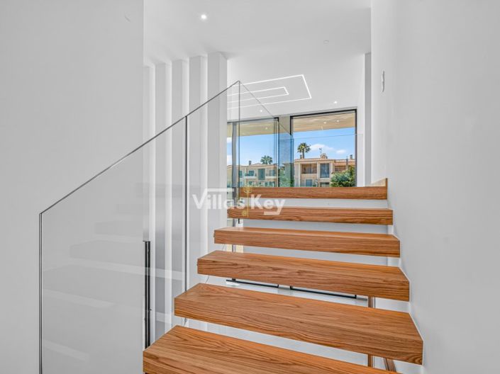 Image No.13-4 Bed House for sale
