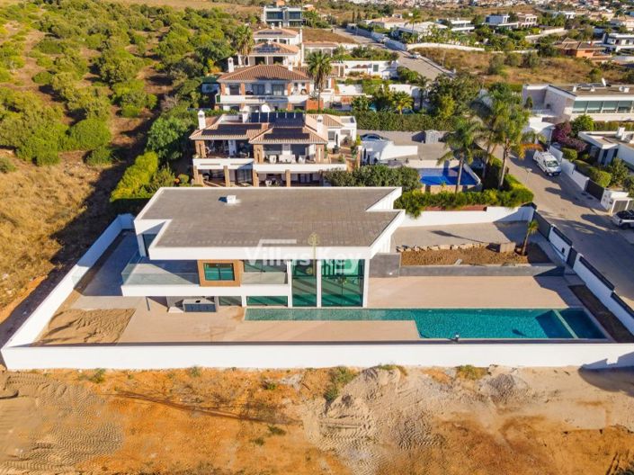 Image No.19-3 Bed House for sale