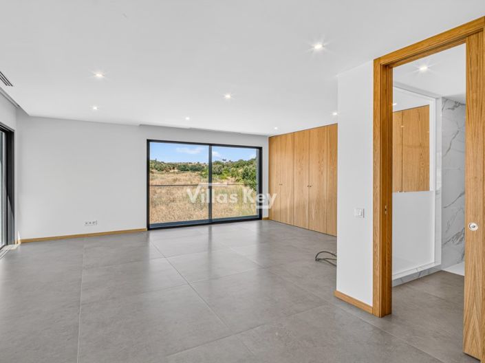 Image No.19-4 Bed House for sale