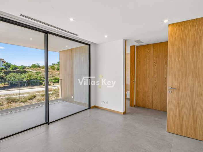 Image No.24-4 Bed House for sale