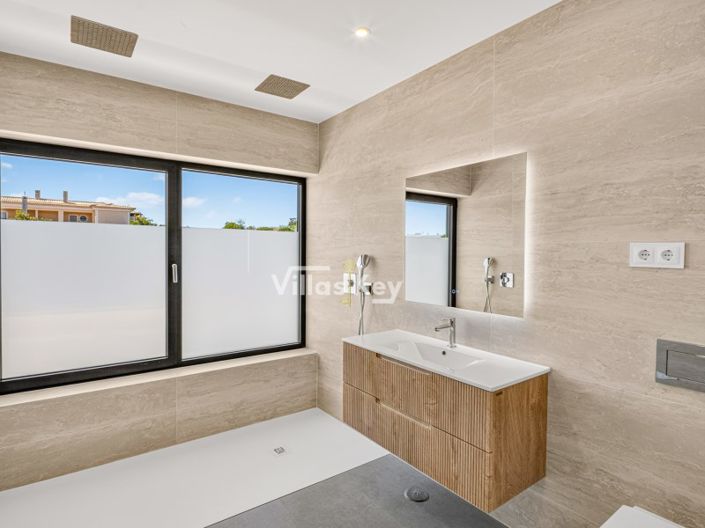 Image No.25-4 Bed House for sale