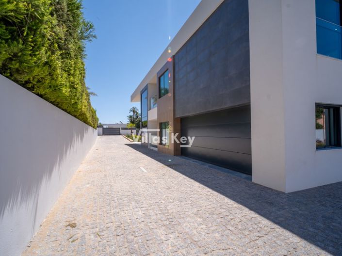 Image No.30-4 Bed House for sale