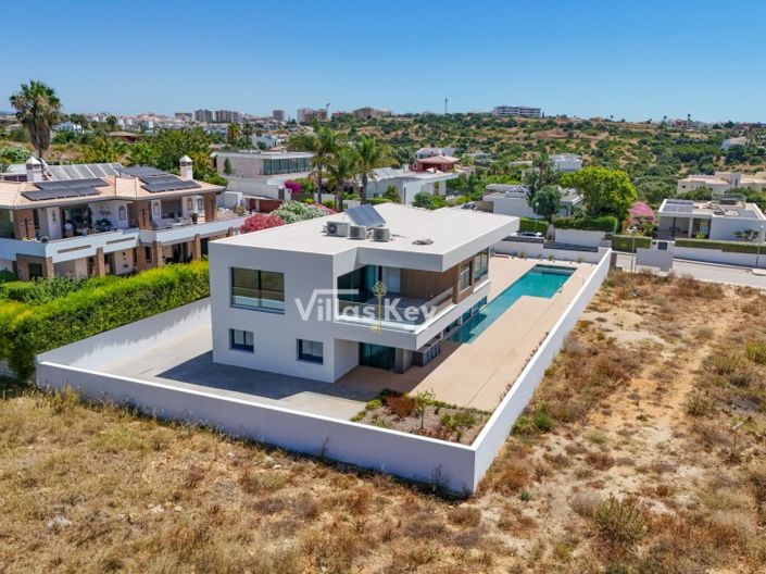 Image No.34-4 Bed House for sale