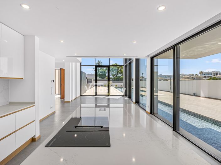 Image No.9-4 Bed House for sale