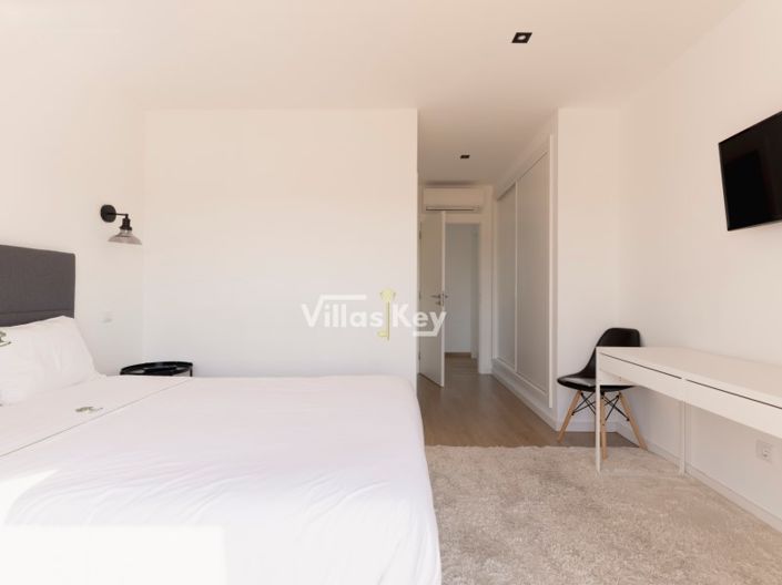 Image No.25-5 Bed Farmhouse for sale