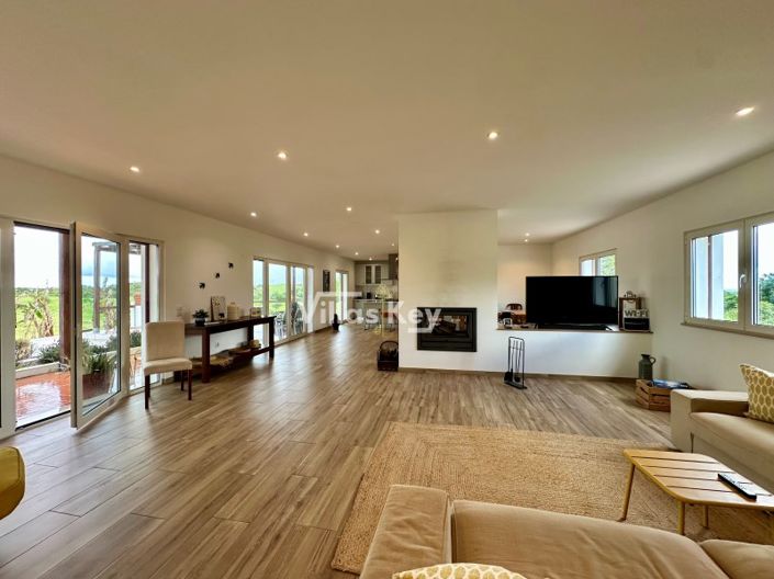 Image No.46-5 Bed Farmhouse for sale