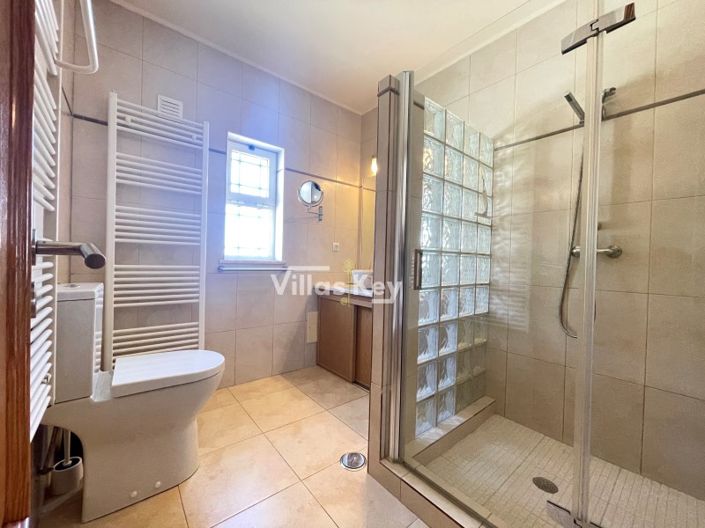 Image No.10-4 Bed House for sale