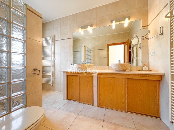 Image No.12-4 Bed House for sale