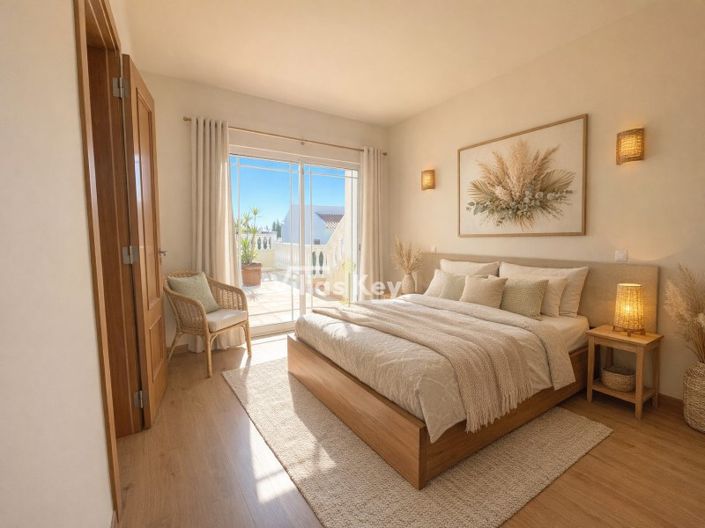 Image No.15-4 Bed House for sale