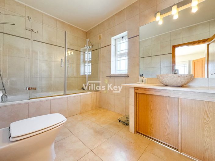 Image No.16-4 Bed House for sale