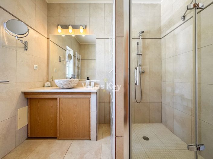 Image No.18-4 Bed House for sale