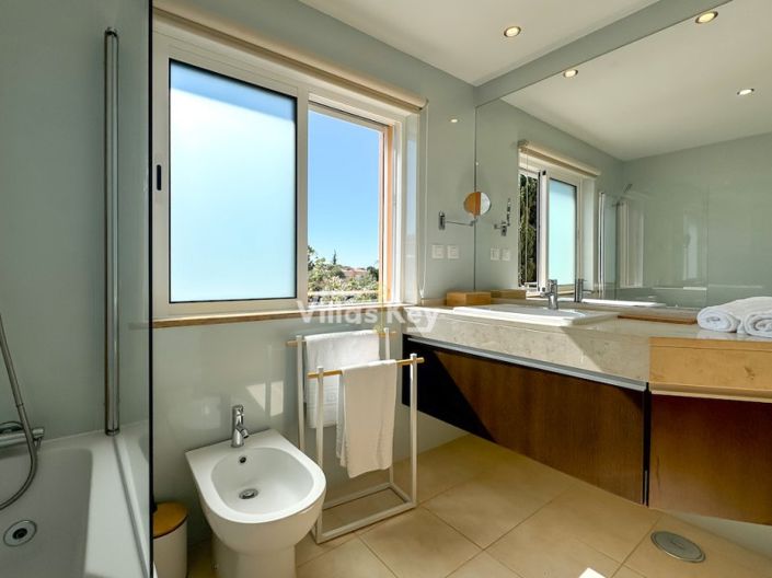 Image No.24-3 Bed House for sale