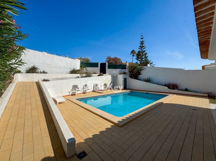 Image No.17-4 Bed House for sale