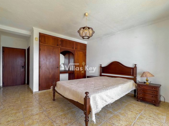 Image No.26-4 Bed House for sale