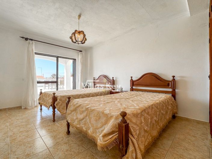 Image No.24-4 Bed House for sale