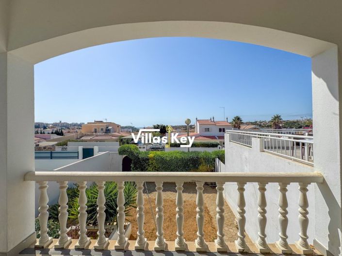 Image No.31-4 Bed House for sale