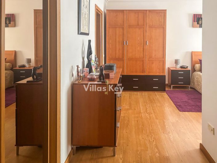 Image No.10-3 Bed Apartment for sale