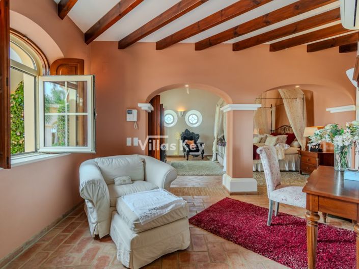 Image No.18-4 Bed House for sale