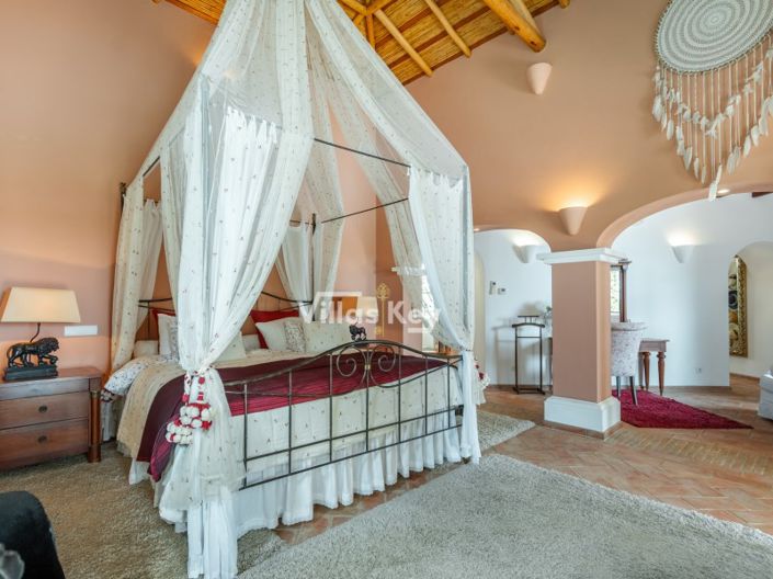 Image No.19-4 Bed House for sale