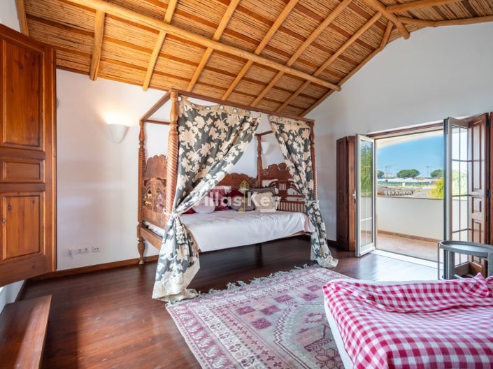 Image No.25-4 Bed House for sale